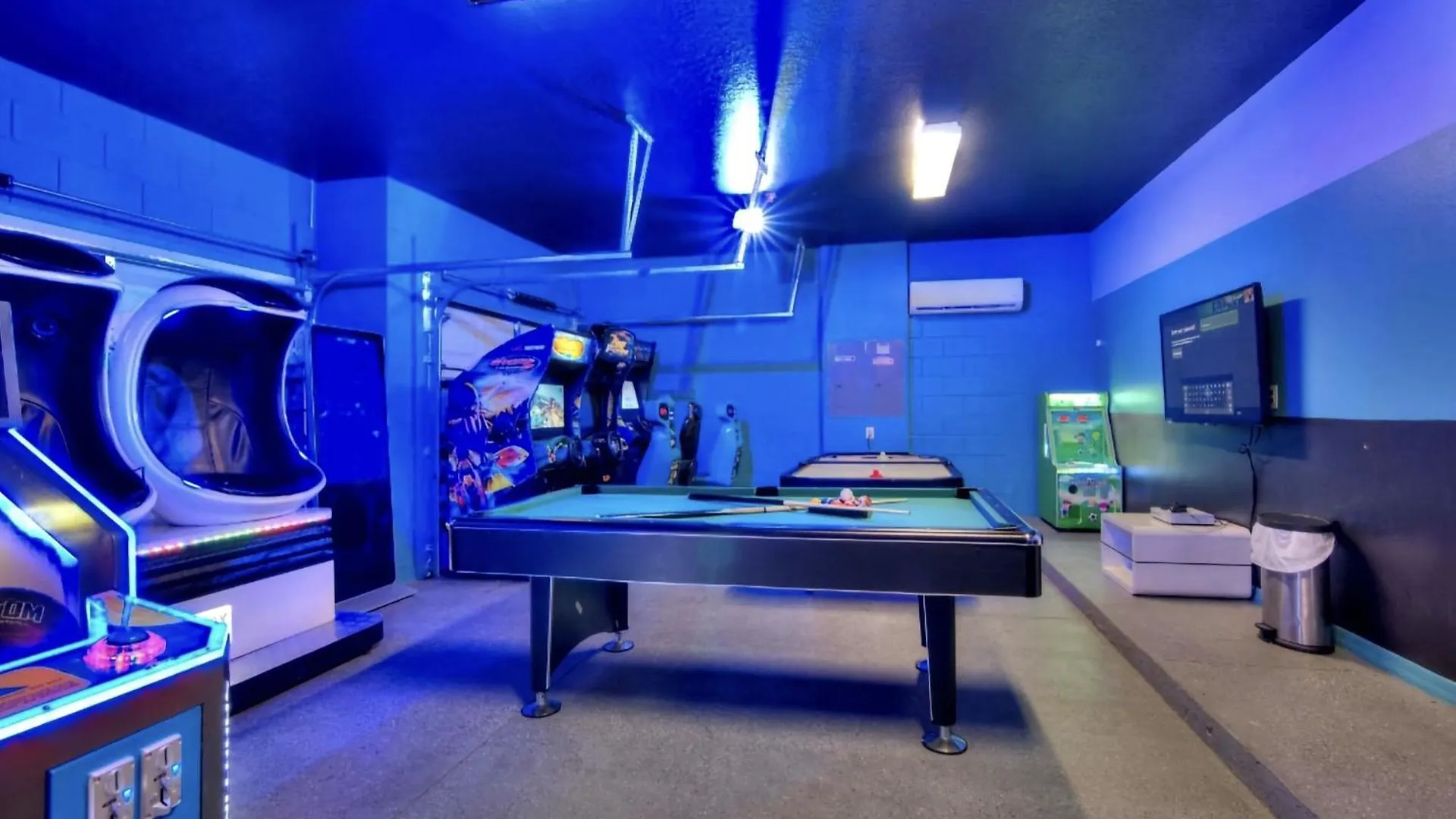Reduce Rate Resort Home For 34 People Davenport 0*,  USA